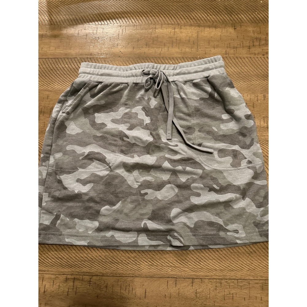 Jane and Delancey Grey Camo Soft Knit Mini‎ Skirt - Size Small